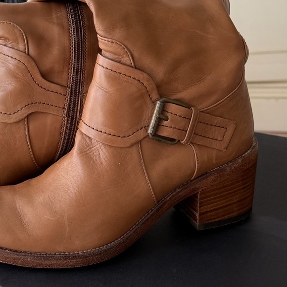 Revolve Cowboy Vibe knee High Camel & Bronce Buckles Boots. Great style❤️🌈 - Picture 9 of 13